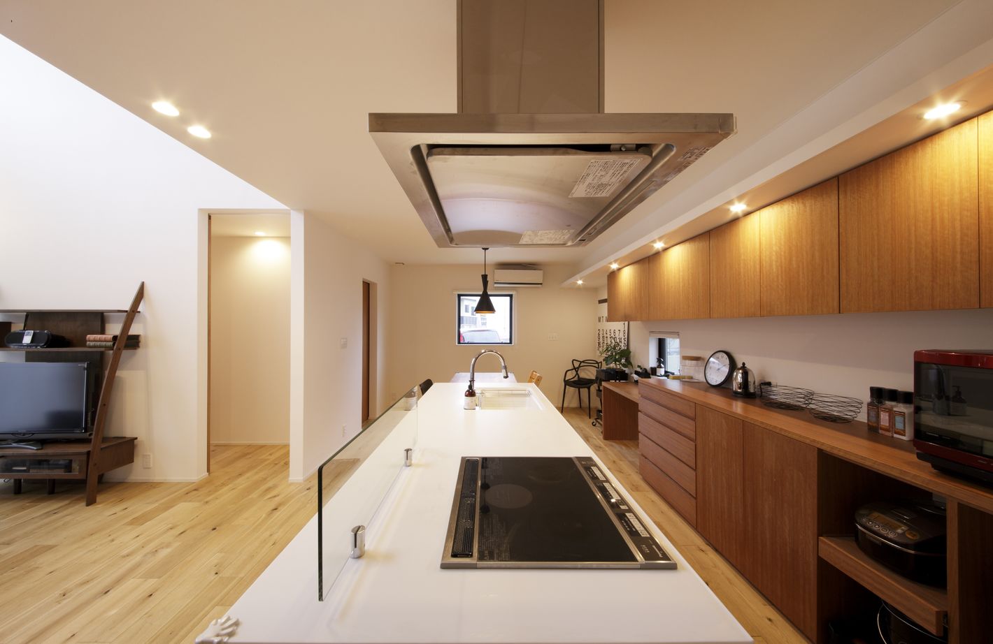 ディー・アンド・エイチ 【福岡/吹抜け/高気密高断熱/家事スペース】憧れのアイランドキッチン　寒さを感じない外断熱の家の建築実例画像6