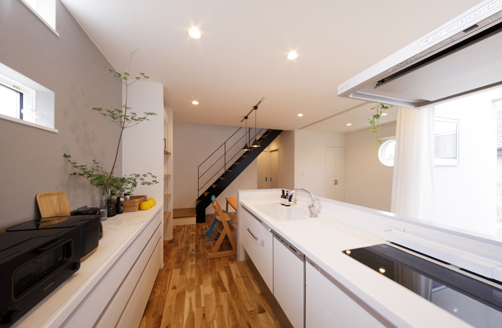 ディー・アンド・エイチ 【福岡/高気密高断熱/吹抜け/収納充実】吹抜リビングはいつもすっきり／便利なファミリークローゼットの建築実例画像5