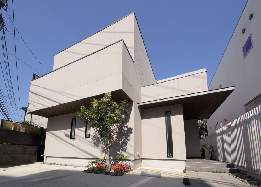 ディー・アンド・エイチ 【福岡/吹抜け/高気密高断熱/WIC】家具・照明が映えるデザイン／キッチンから見える景色が好きの建築実例画像1