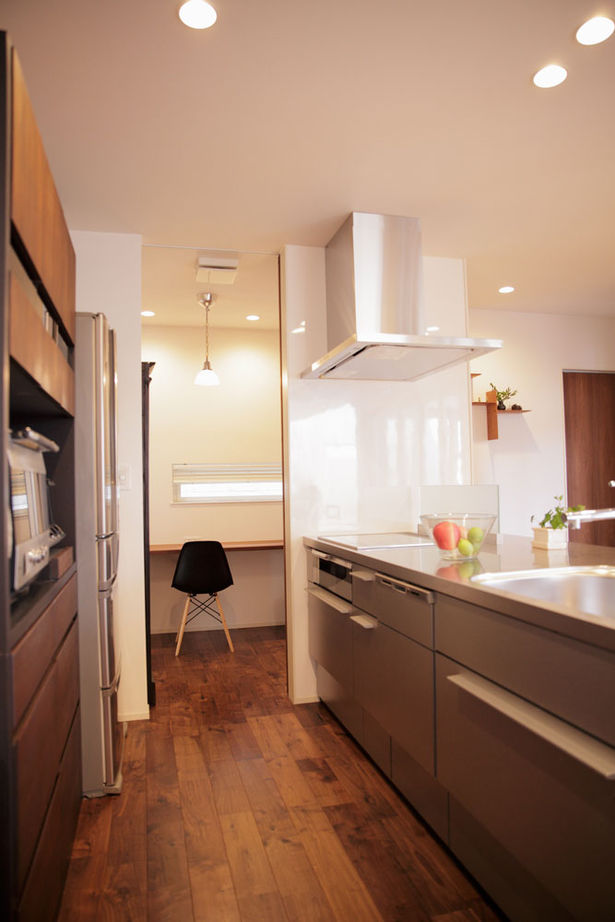 ディー・アンド・エイチ 【福岡市/中庭/吹き抜けリビング】無垢材の床×外断熱×開放感。アンティークの建具が映える空間の建築実例画像7