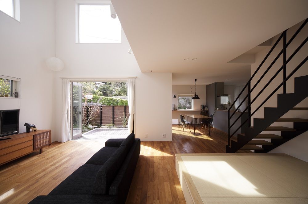 ディー・アンド・エイチ 【福岡/吹抜け/ウッドデッキ/高気密高断熱/WIC/パントリー】宿泊体験で外断熱の魅力を実感の建築実例画像2