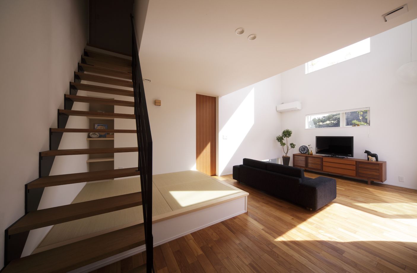 ディー・アンド・エイチ 【福岡/吹抜け/ウッドデッキ/高気密高断熱/WIC/パントリー】宿泊体験で外断熱の魅力を実感の建築実例画像3