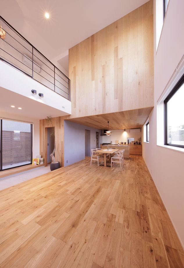 ディー・アンド・エイチ 【福岡/吹抜け/高気密高断熱/土間】家族や友人とつながる大空間　吹抜け＋土間があるリビングの建築実例画像1