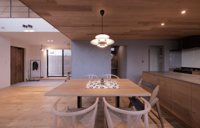 ディー・アンド・エイチ 【福岡/吹抜け/高気密高断熱/土間】家族や友人とつながる大空間　吹抜け＋土間があるリビングの建築実例画像4