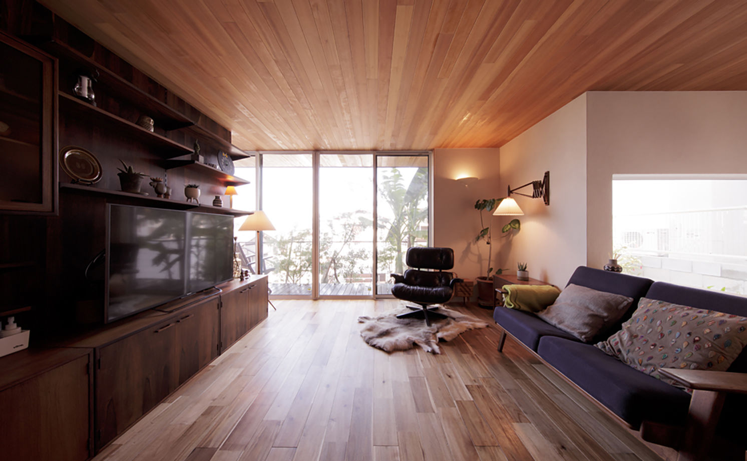 ディー・アンド・エイチ 【福岡市/北欧/ウッドデッキ】外とつながる開放設計＆回遊動線、暮らしやすいアイデアと楽しい仕掛けが満載の建築実例画像1