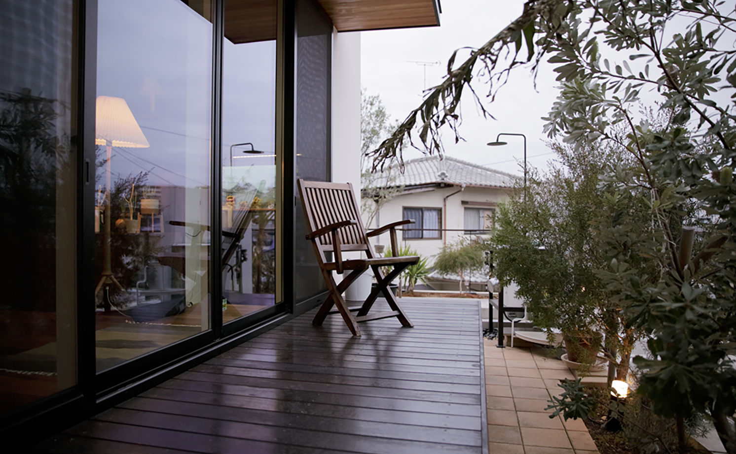 ディー・アンド・エイチ 【福岡市/北欧/ウッドデッキ】外とつながる開放設計＆回遊動線、暮らしやすいアイデアと楽しい仕掛けが満載の建築実例画像2