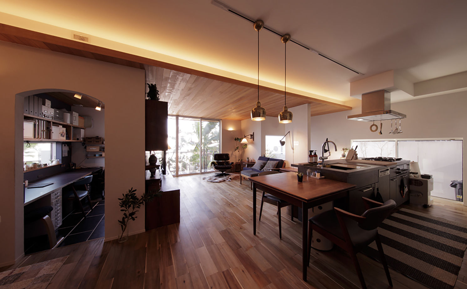 ディー・アンド・エイチ 【福岡市/北欧/ウッドデッキ】外とつながる開放設計＆回遊動線、暮らしやすいアイデアと楽しい仕掛けが満載の建築実例画像4