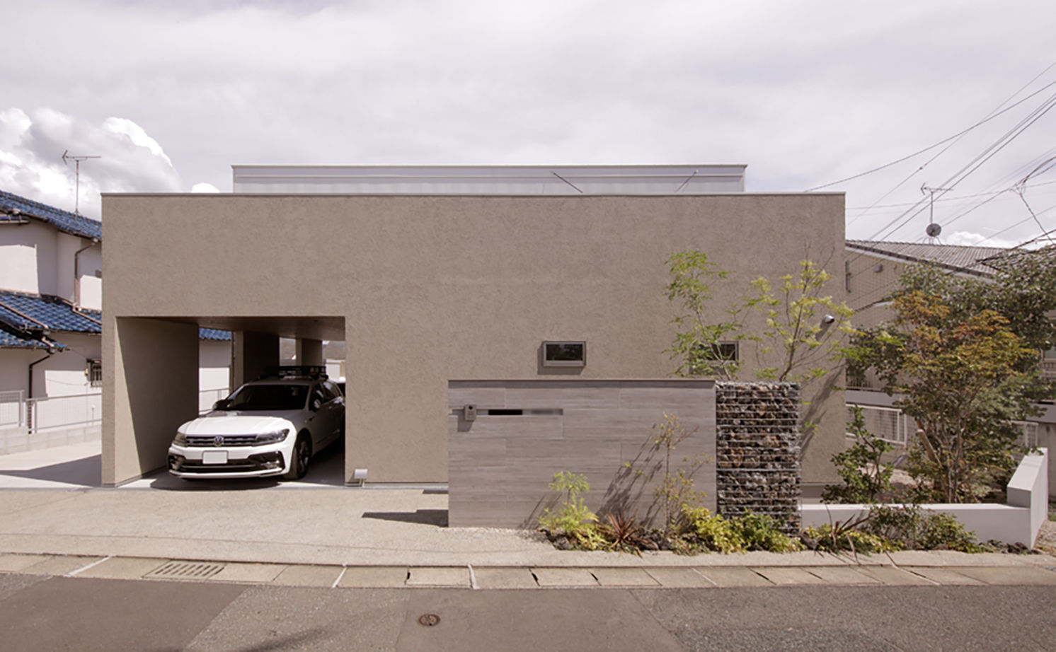 ディー・アンド・エイチ 【福岡市/2階リビング/インナーガレージ】高台ならではの開放感。「家事ラク」にこだわった快適動線の建築実例画像1