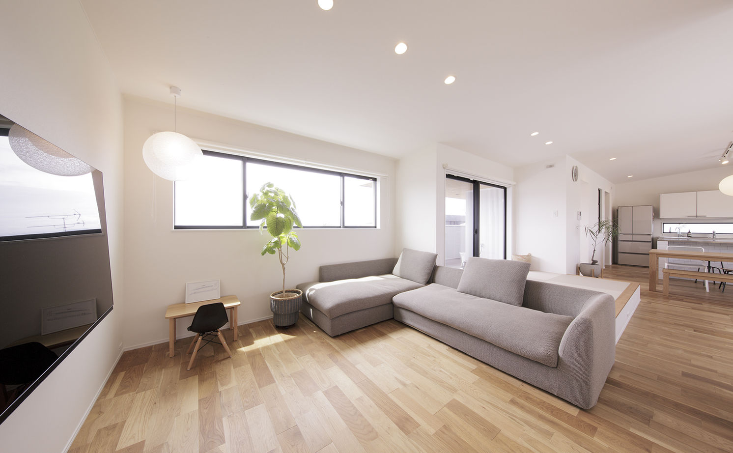 ディー・アンド・エイチ 【福岡市/2階リビング/インナーガレージ】高台ならではの開放感。「家事ラク」にこだわった快適動線の建築実例画像3