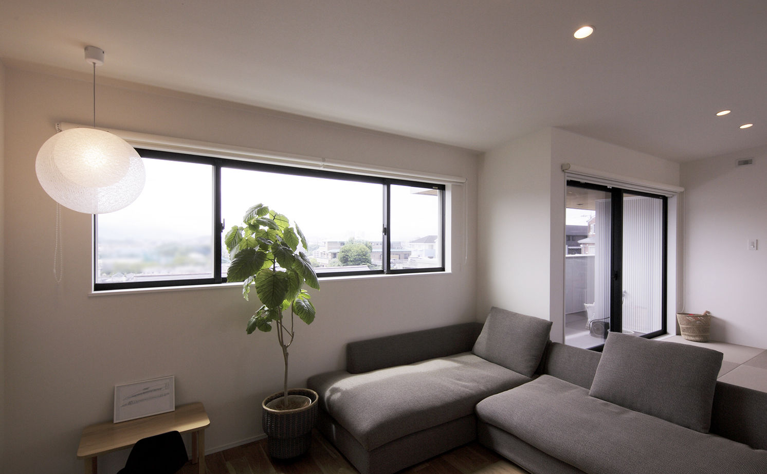 ディー・アンド・エイチ 【福岡市/2階リビング/インナーガレージ】高台ならではの開放感。「家事ラク」にこだわった快適動線の建築実例画像4