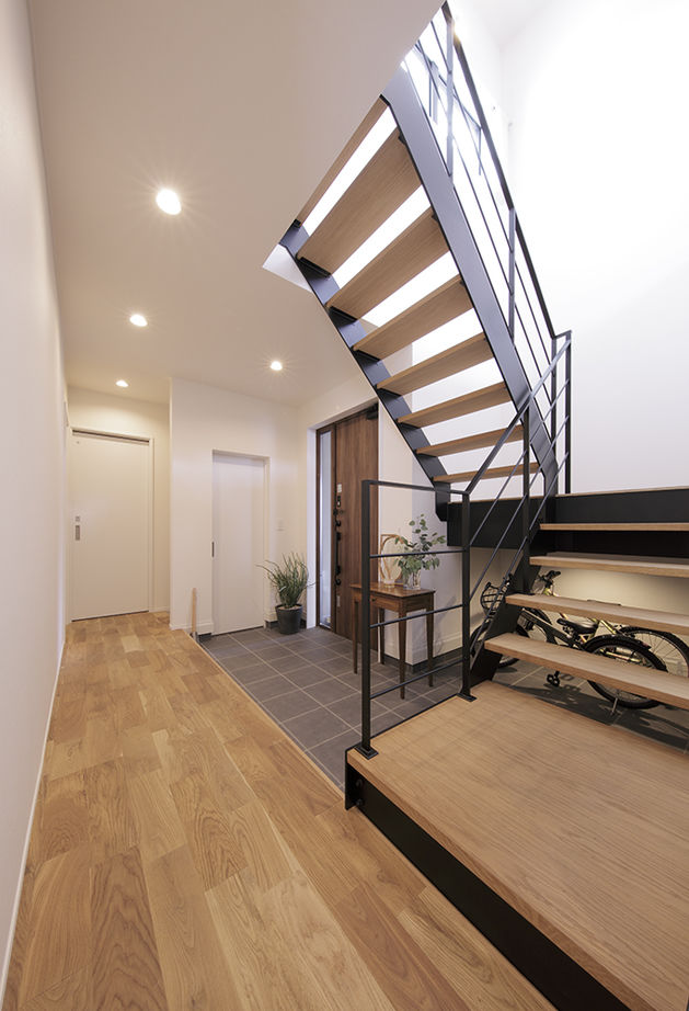 ディー・アンド・エイチ 【福岡市/2階リビング/インナーガレージ】高台ならではの開放感。「家事ラク」にこだわった快適動線の建築実例画像6