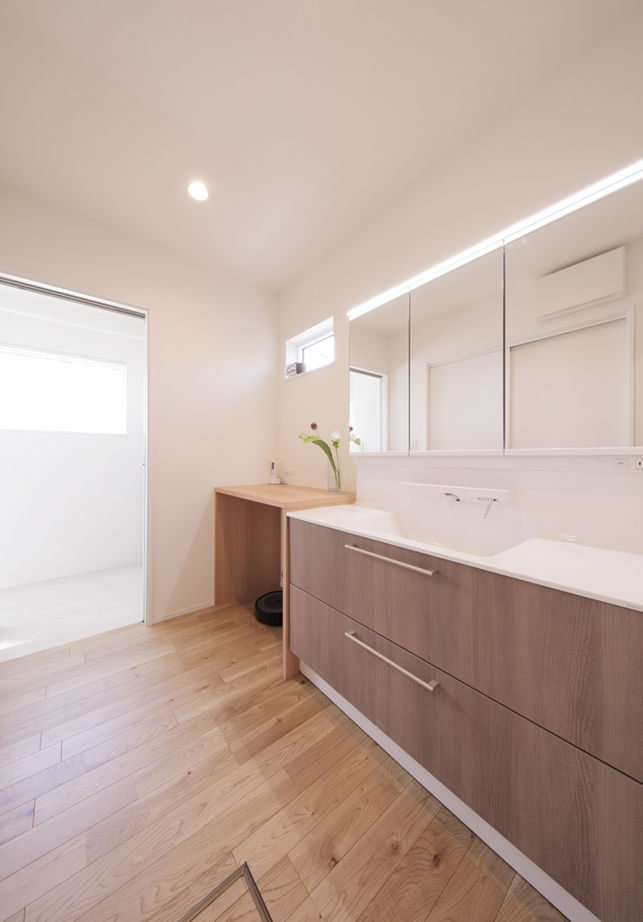 ディー・アンド・エイチ 【福岡市/2階リビング/インナーガレージ】高台ならではの開放感。「家事ラク」にこだわった快適動線の建築実例画像7