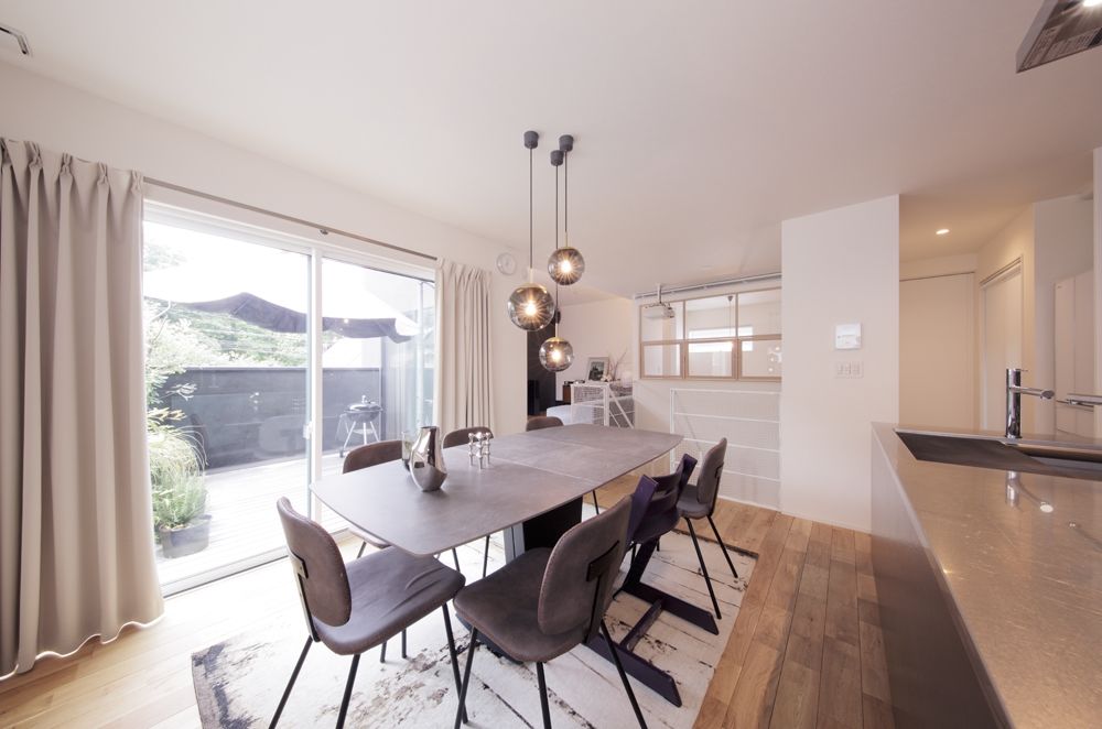 ディー・アンド・エイチ 【福岡市/高気密高断熱/収納充実/ホームシアター】2階リビング＆テラスのある、のびのびとした暮らしの建築実例画像4