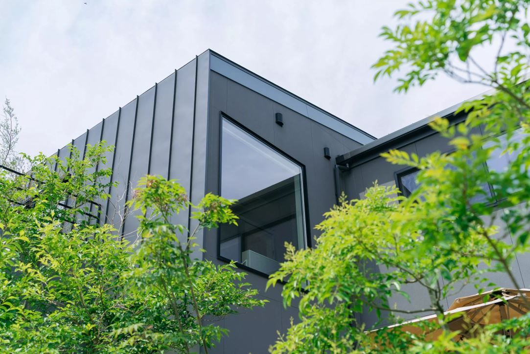 ディー・アンド・エイチ 【2階建て/吹抜け/店舗兼用】ヨガスタジオと住まいの建築実例画像1