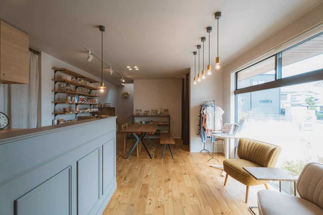 ディー・アンド・エイチ 【2階建て/吹抜け/店舗兼用】ヨガスタジオと住まいの建築実例画像8