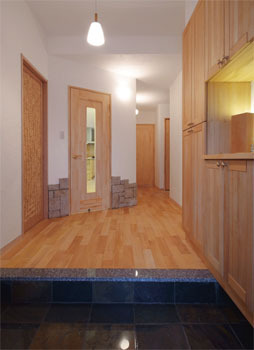 KASHII DESIGN HOME / 香椎建設 【2000～2499万円/ビルトインガレージ/テラス】趣味のグランドピアノを楽しむ。天然石と漆喰壁が特徴の平屋の建築実例画像3