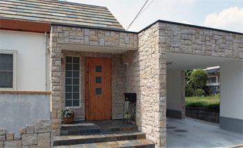 KASHII DESIGN HOME / 香椎建設 【2000～2499万円/ビルトインガレージ/テラス】趣味のグランドピアノを楽しむ。天然石と漆喰壁が特徴の平屋の建築実例画像4