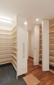 KASHII DESIGN HOME / 香椎建設 【3500～3999万円/ビルトインガレージ】ガラス張りシアタールーム！愛車2台格納ガレージと自慢の趣味部屋の建築実例画像3