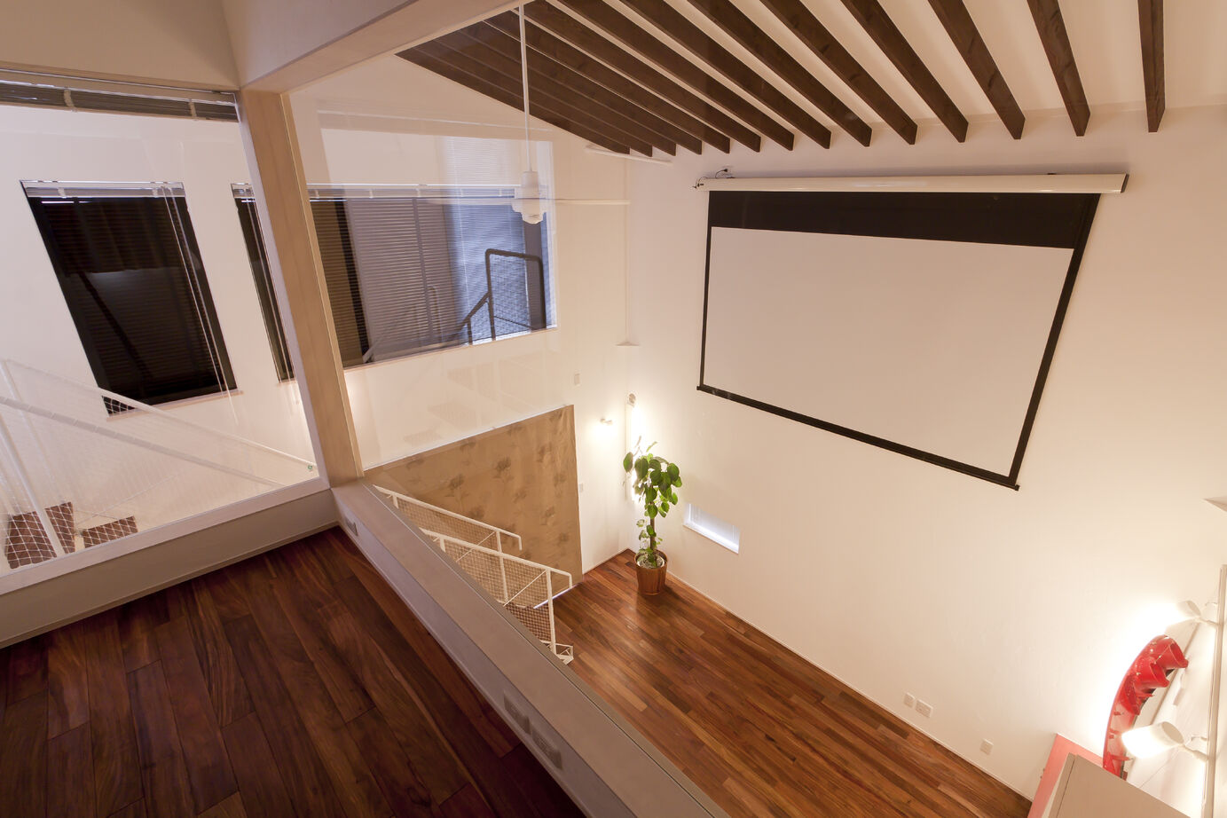 KASHII DESIGN HOME / 香椎建設 【3500～3999万円/ビルトインガレージ】ガラス張りシアタールーム！愛車2台格納ガレージと自慢の趣味部屋の建築実例画像6