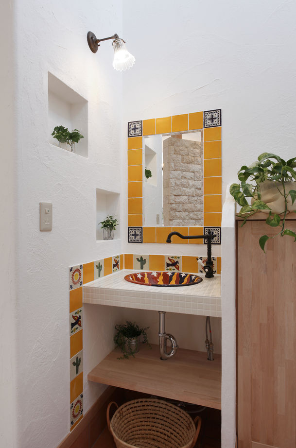 KASHII DESIGN HOME / 香椎建設 【間取り図有/2000～2499万円/土間/４LDK】キッチンからもリビングからも愛車が見える、扉のない間取りの家の建築実例画像8