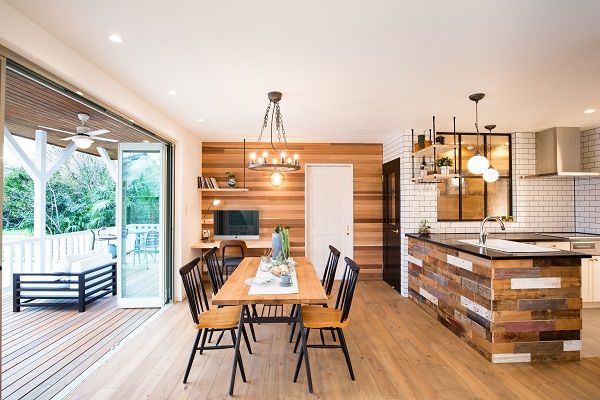 KASHII DESIGN HOME / 香椎建設 【2520万/アメリカンスタイル/ウッドデッキ】休日に外で朝食を。ヴィンテージ感漂う海外風キッチンでおうちカフェを楽しむの建築実例画像10