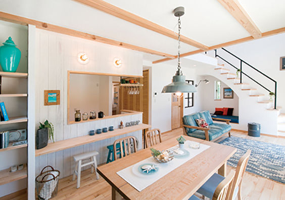 KASHII DESIGN HOME / 香椎建設 【間取り図有/ヌック/3LDK】白木の造作カウンターキッチン。コンパクトな間取りがフィットする正方形の家の建築実例画像6