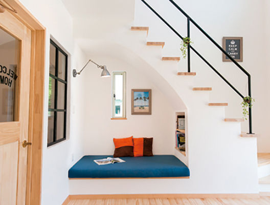 KASHII DESIGN HOME / 香椎建設 【間取り図有/ヌック/3LDK】白木の造作カウンターキッチン。コンパクトな間取りがフィットする正方形の家の建築実例画像9