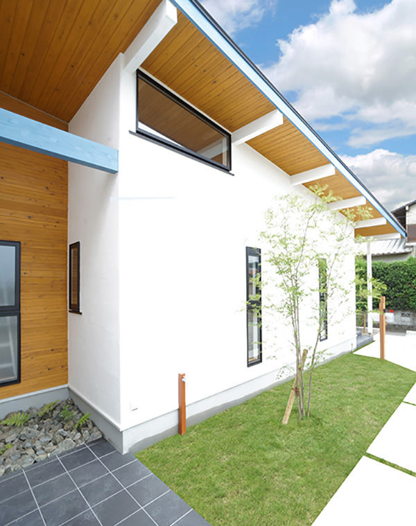 KASHII DESIGN HOME / 香椎建設 【2000～2499万円/平屋/店舗付き住宅/3LDK】真っ白な漆喰が映える。アメリカンスタイルのスイーツショップの建築実例画像2