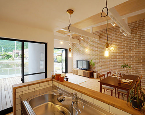 KASHII DESIGN HOME / 香椎建設 【2000～2499万円/平屋/店舗付き住宅/3LDK】真っ白な漆喰が映える。アメリカンスタイルのスイーツショップの建築実例画像6