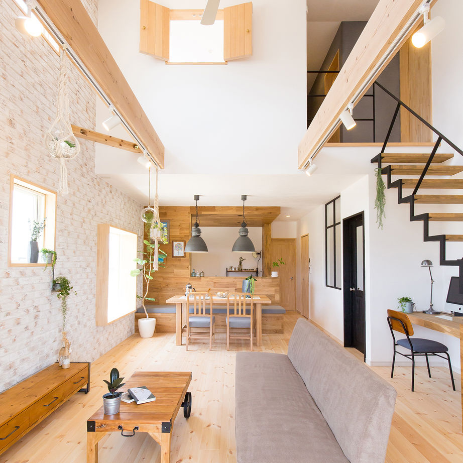 KASHII DESIGN HOME / 香椎建設 【間取り図有/2280万円/4LDK/34坪】ウッドデッキにハンモック。漆喰・オーク・レンガ素材豊かに広がるLDKの建築実例画像2