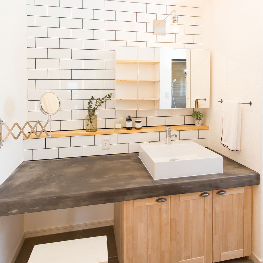 KASHII DESIGN HOME / 香椎建設 【間取り図有/2280万円/4LDK/34坪】ウッドデッキにハンモック。漆喰・オーク・レンガ素材豊かに広がるLDKの建築実例画像3