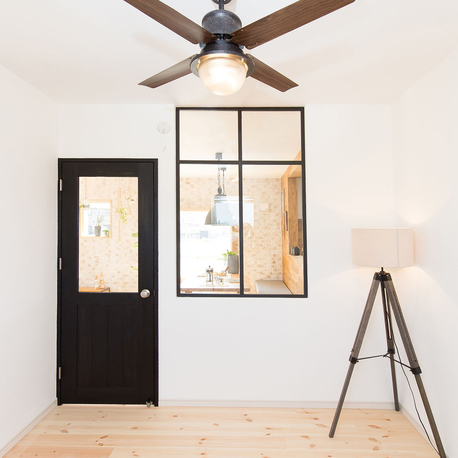 KASHII DESIGN HOME / 香椎建設 【間取り図有/2280万円/4LDK/34坪】ウッドデッキにハンモック。漆喰・オーク・レンガ素材豊かに広がるLDKの建築実例画像5