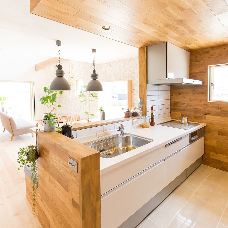 KASHII DESIGN HOME / 香椎建設 【間取り図有/2280万円/4LDK/34坪】ウッドデッキにハンモック。漆喰・オーク・レンガ素材豊かに広がるLDKの建築実例画像7