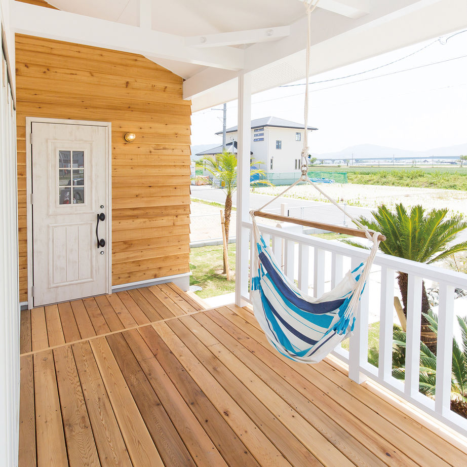 KASHII DESIGN HOME / 香椎建設 【間取り図有/2280万円/4LDK/34坪】ウッドデッキにハンモック。漆喰・オーク・レンガ素材豊かに広がるLDKの建築実例画像8