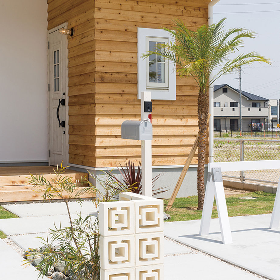 KASHII DESIGN HOME / 香椎建設 【間取り図有/2280万円/4LDK/34坪】ウッドデッキにハンモック。漆喰・オーク・レンガ素材豊かに広がるLDKの建築実例画像10