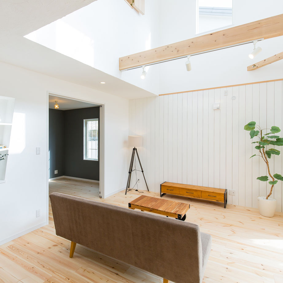 KASHII DESIGN HOME / 香椎建設 【間取り図有/2130万円/4LDK】漆喰のホワイトと建具のブルーの色使いが爽やか。カフェ風のおしゃれな家の建築実例画像8