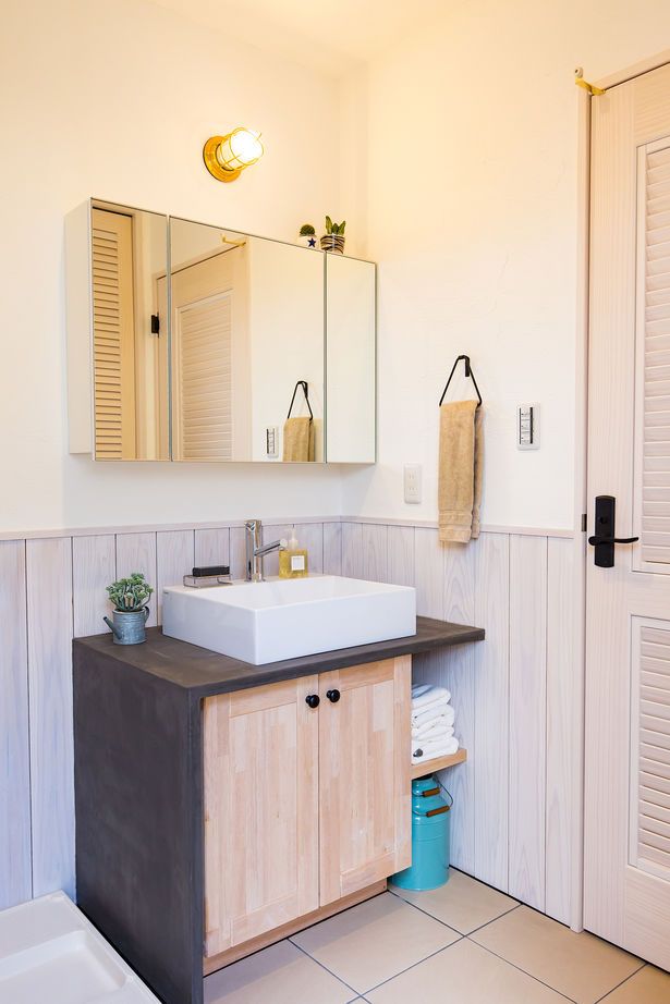 KASHII DESIGN HOME / 香椎建設 【2100～2199万円/カリフォルニアスタイル/店舗】アクセントクロスやヘリンボーンでセンス光る美容サロンの建築実例画像7