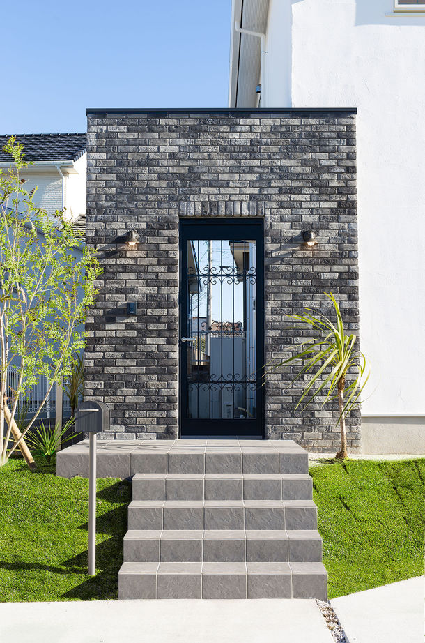 KASHII DESIGN HOME / 香椎建設 【間取り図有/2160万円/4LDK/漆喰】白い漆喰の壁とモノトーンの建具が特徴。経年変化を楽しむ家の建築実例画像7