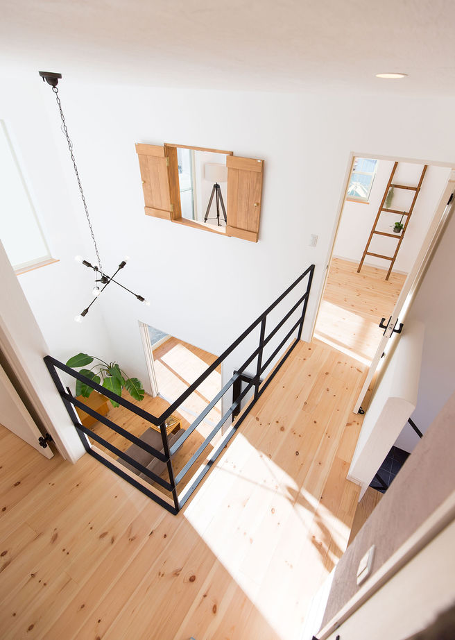 KASHII DESIGN HOME / 香椎建設 【間取り図有/2160万円/4LDK/漆喰】白い漆喰の壁とモノトーンの建具が特徴。経年変化を楽しむ家の建築実例画像10