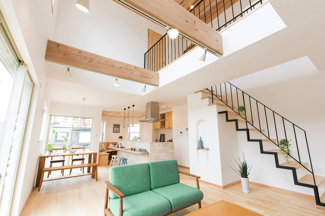 KASHII DESIGN HOME / 香椎建設 【2100～2199万円/南欧風/33坪】リビング学習で子どもの学力向上を意識。多角形のスタディコーナーを実現の建築実例画像10