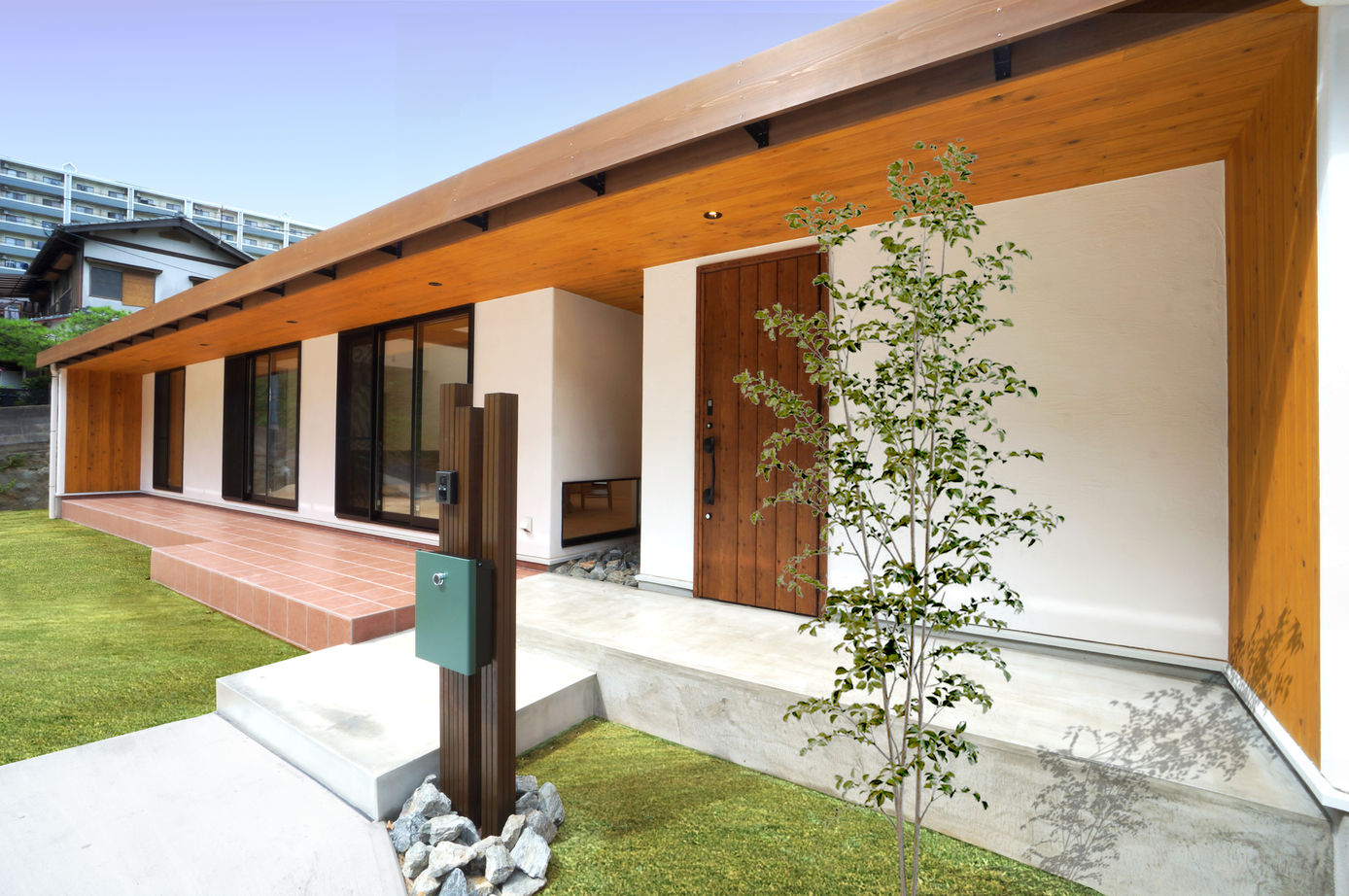 KASHII DESIGN HOME / 香椎建設 【2000～2499万円/平屋/テラス】一目惚れから始まった家づくり。天然石の屋根に魅了されたフラットな暮らしの建築実例画像2