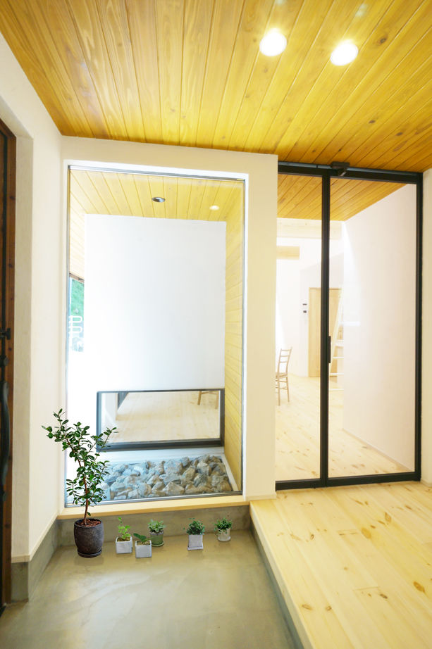 KASHII DESIGN HOME / 香椎建設 【2000～2499万円/平屋/テラス】一目惚れから始まった家づくり。天然石の屋根に魅了されたフラットな暮らしの建築実例画像4