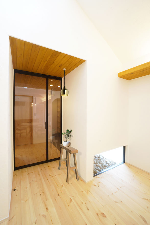 KASHII DESIGN HOME / 香椎建設 【2000～2499万円/平屋/テラス】一目惚れから始まった家づくり。天然石の屋根に魅了されたフラットな暮らしの建築実例画像5