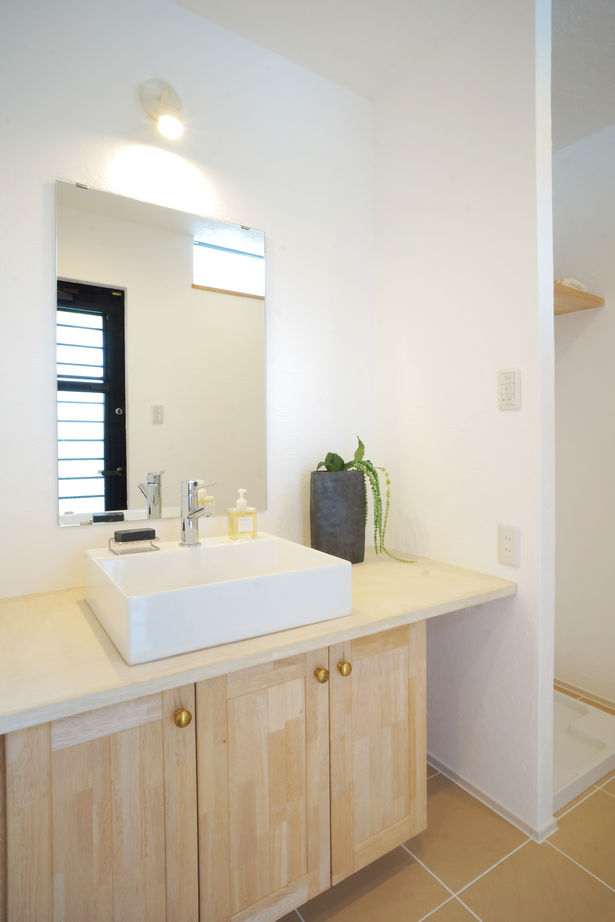 KASHII DESIGN HOME / 香椎建設 【2000～2499万円/平屋/テラス】一目惚れから始まった家づくり。天然石の屋根に魅了されたフラットな暮らしの建築実例画像6