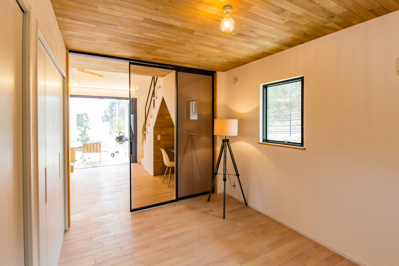 KASHII DESIGN HOME / 香椎建設 【間取り図有/2690万円/3LDK/34坪】大屋根とカバードポーチの融合。吹き抜けの大空間が生む明るさと開放感の建築実例画像9