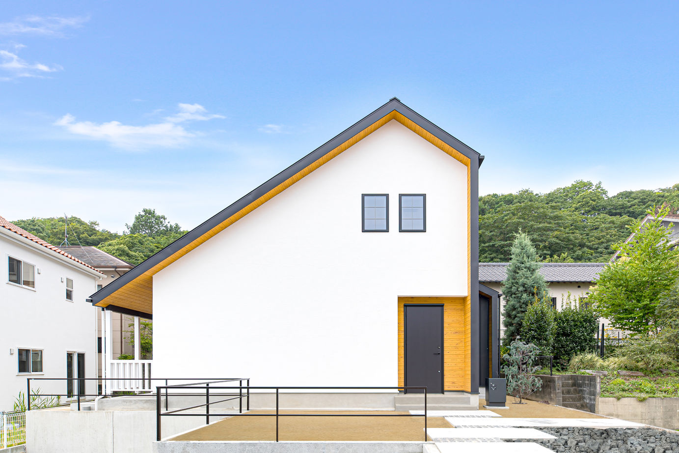 KASHII DESIGN HOME / 香椎建設 【間取り図有/3LDK/39.8坪】外観も内観もこだわりがいっぱい！「simple雑貨店」がテーマの土間の家の建築実例画像5