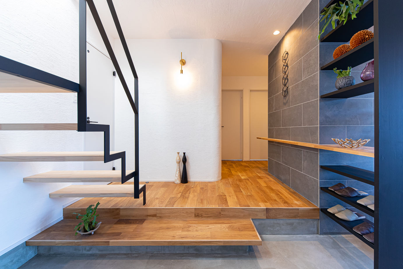 KASHII DESIGN HOME / 香椎建設 【間取り図有/二階リビング/3LDK＋土間スペース】　非日常のホテルライクな住まい。憧れのSEASIDE LIFEの建築実例画像3