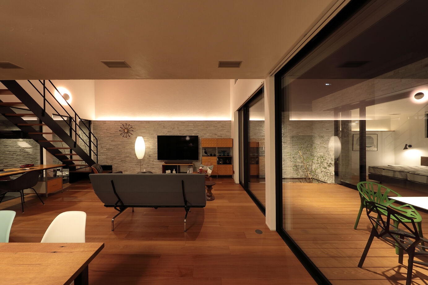 マスケン 【中庭あり/50.9坪/4,000万円～】ガレージ・ＬＤＫ・中庭・寝室。４空間がつながるコートハウスの建築実例画像2