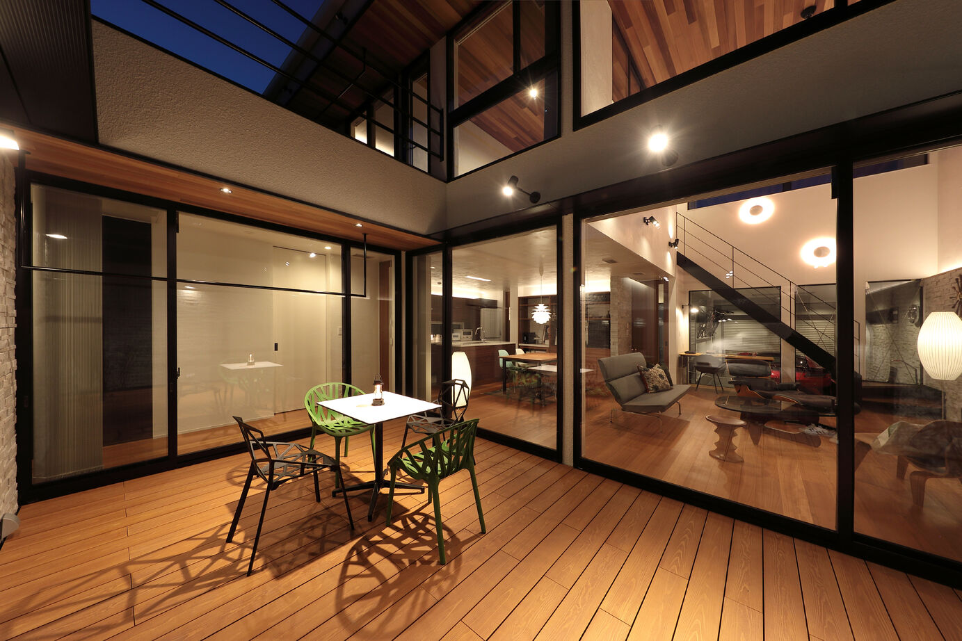 マスケン 【中庭あり/50.9坪/4,000万円～】ガレージ・ＬＤＫ・中庭・寝室。４空間がつながるコートハウスの建築実例画像4