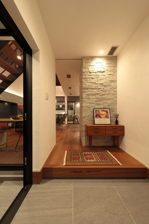 マスケン 【中庭あり/50.9坪/4,000万円～】ガレージ・ＬＤＫ・中庭・寝室。４空間がつながるコートハウスの建築実例画像6